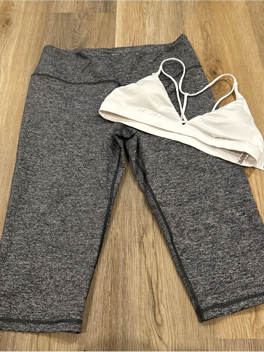 Bundle 2 Victoria Sport Wireless Racerback Sports Bra L White NWT/ Gray Capri L